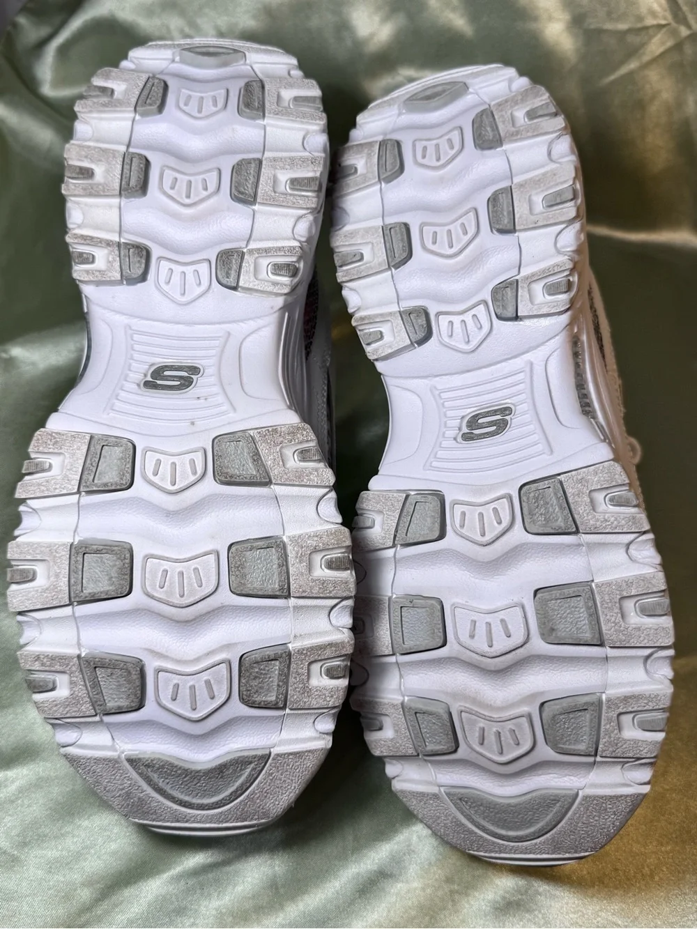 Skechers D'Lites White Sneakers with Rainbow Snakeskin Accent size 10
